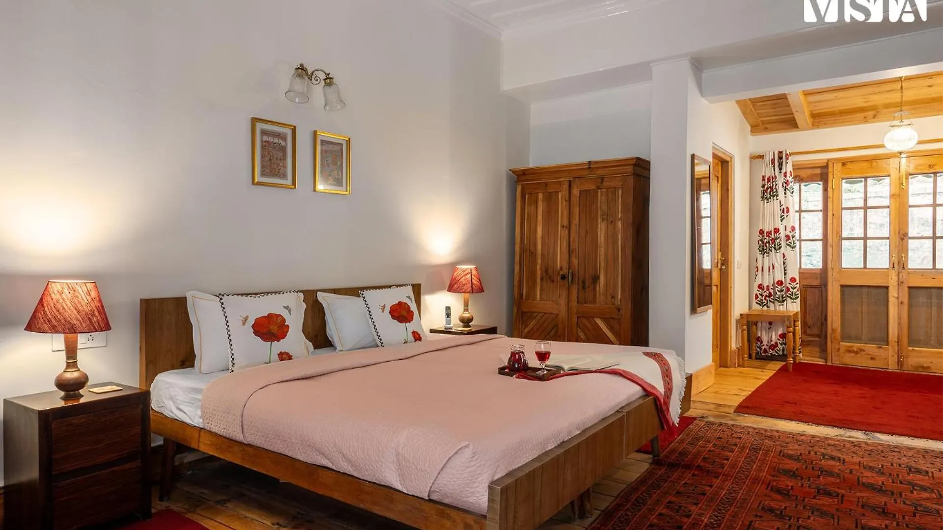 Villa Stayvista At Dimple Lodge With Private Lawn & Forest View Shimla