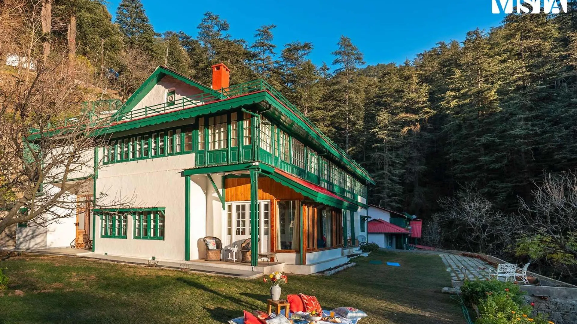 Stayvista At Dimple Lodge With Private Lawn & Forest View Shimla Villa